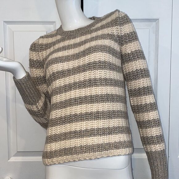 NEW VICTORIA SECRET SWEATER - Picture 2 of 6